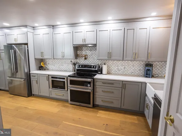 34 Landmark Dr, Malvern, PA 19355