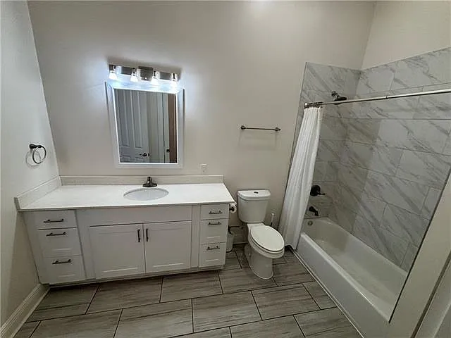 229 N Peters St #302 — Photo 8