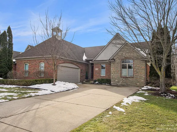 5300 Pinnacle Ct, Ann Arbor, MI 48108