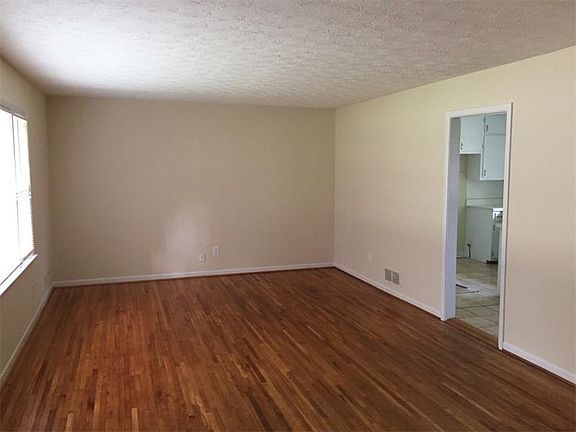 3rd image of 4737 Matterhorn Dr