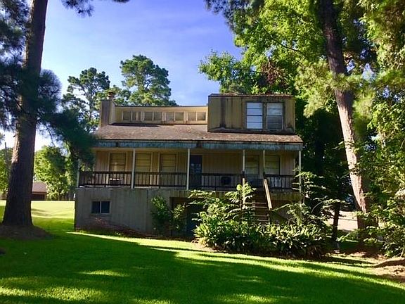 3rd image of 619 Old Post Rd S