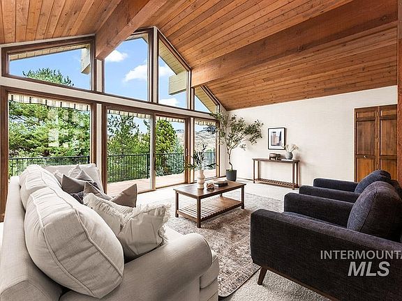 4th image of 1062 E Harcourt Dr