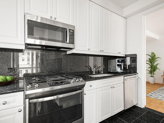 4th image of 10 Barclay St APT 24C