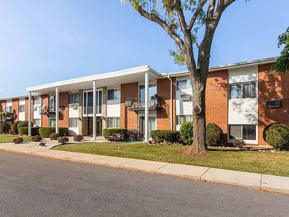 3rd image of 9500 Dee Rd #202B