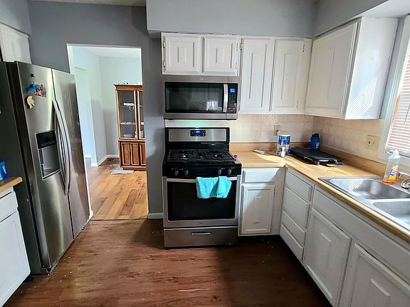 3rd image of 1016 Brewster Ct