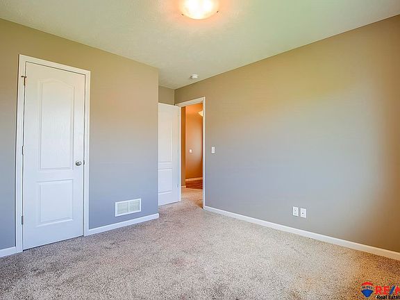 4th image of 939 3rd Avenue Cir