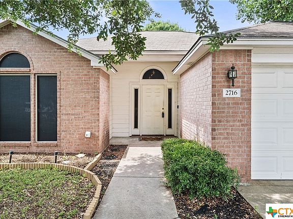 3rd image of 2716 Crestwood Ct
