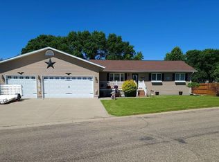 712 9th Ave SW, Jamestown, ND 58401