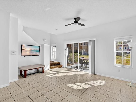 4th image of 1070 Park Ridge Cir