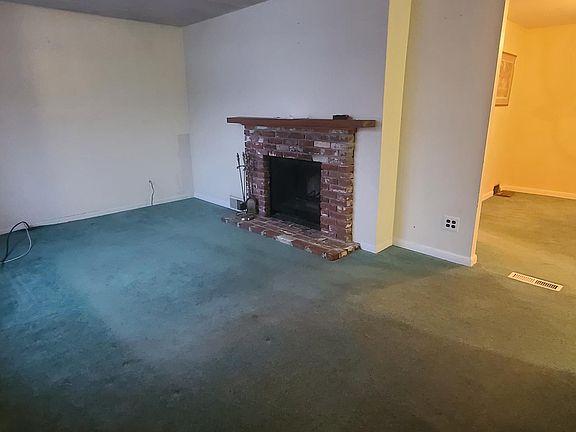 4th image of 14018 Barcalow St