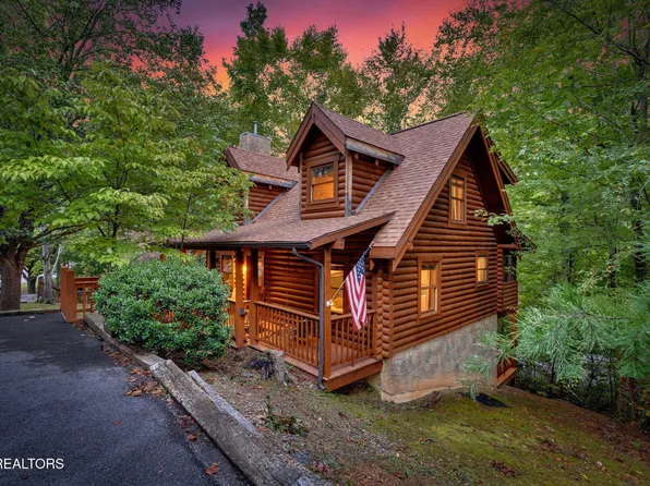 718 Kings Hills Blvd, Pigeon Forge, TN 37863