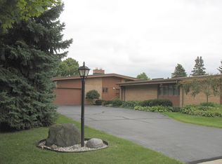 817 Crestview Dr, West Bend, WI 53095