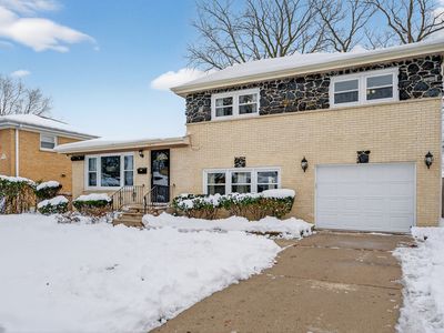 (Undisclosed Address), Wheeling, IL, 60090