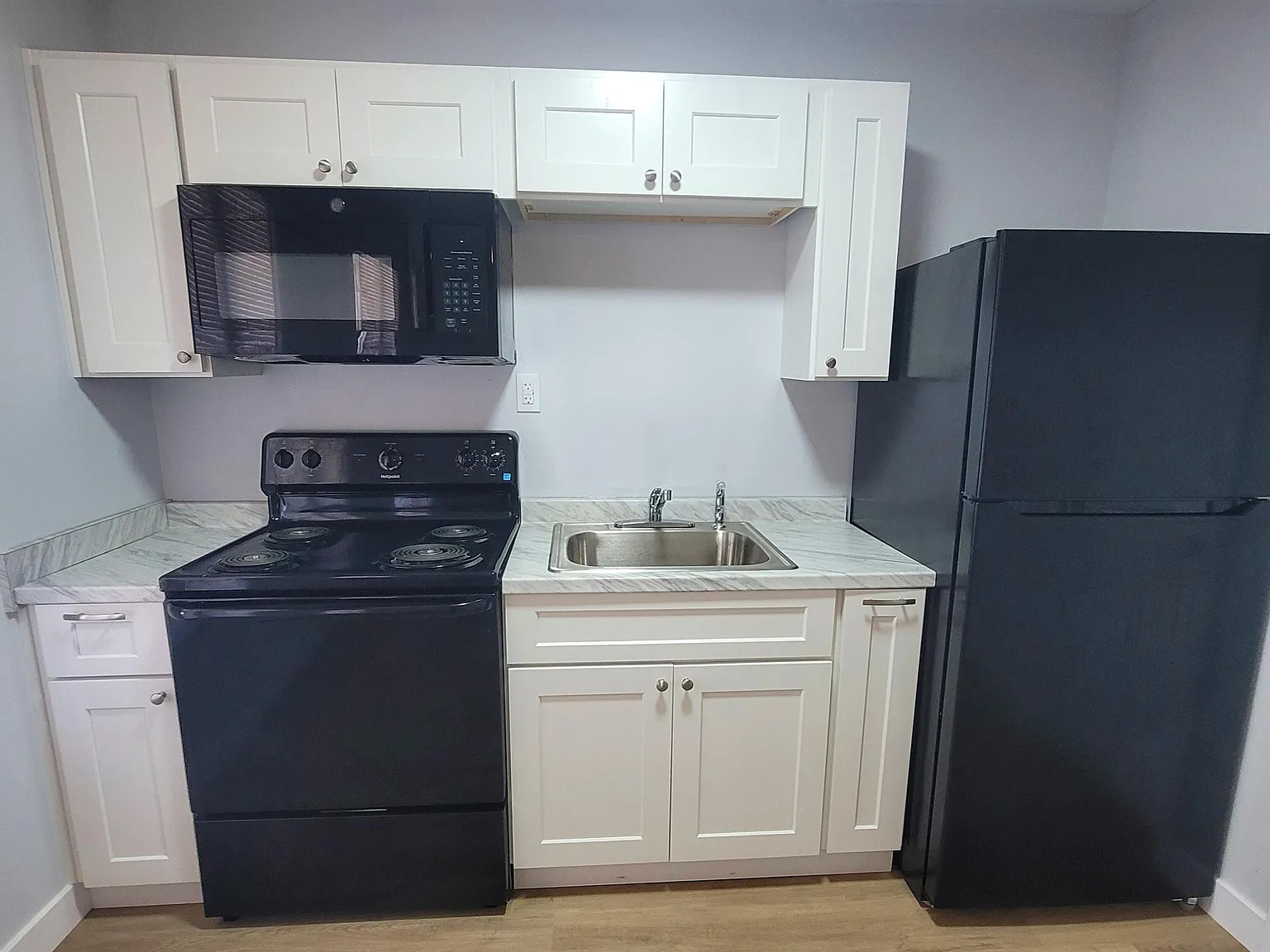 1 bed, 1.0 bath, 11129 sqft, $875 — Photo 2