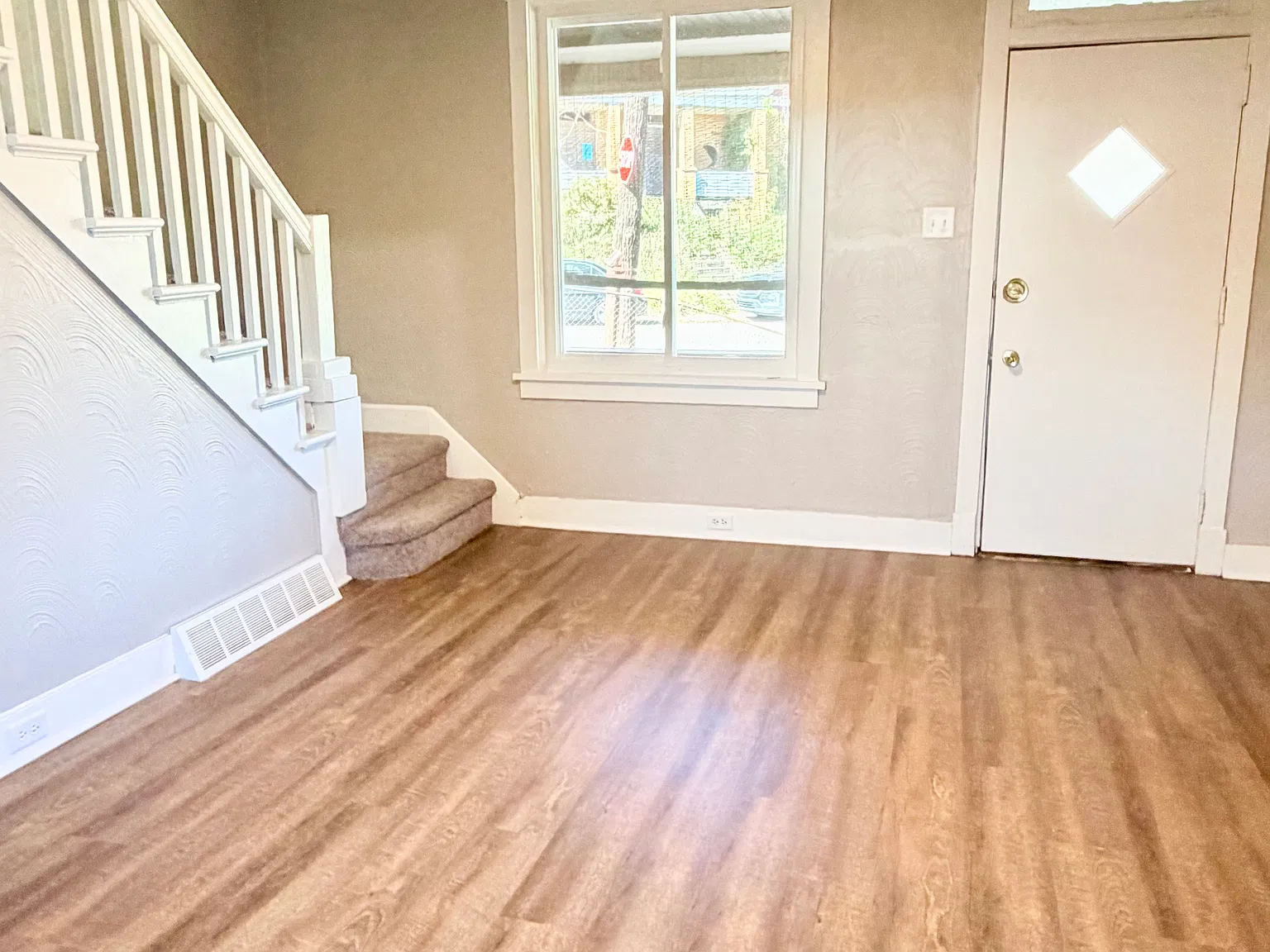 3 bed, 1268 sqft, $123 — Photo 2