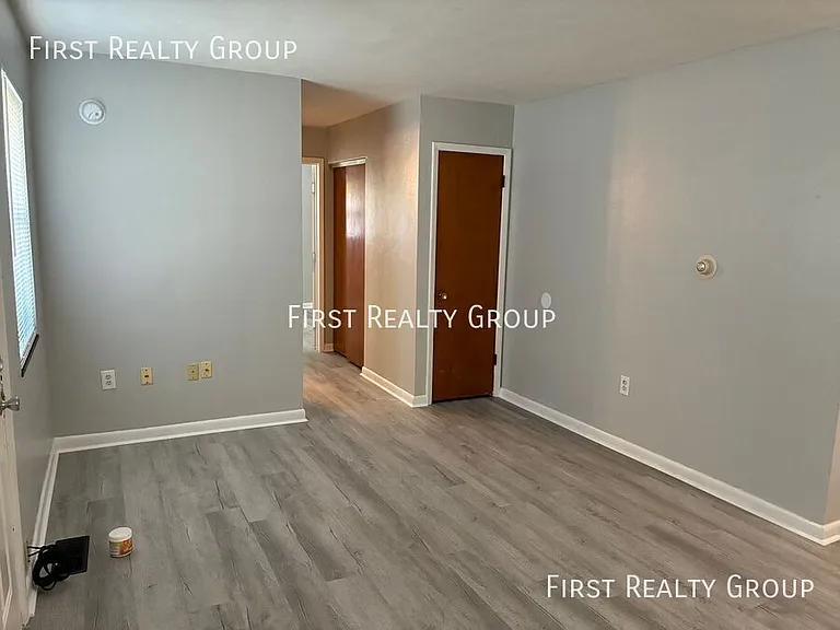 11 S Sperling Ave #A — Photo 2