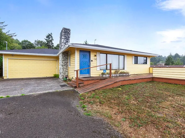 240 SW Cedar St, Waldport, OR 97394
