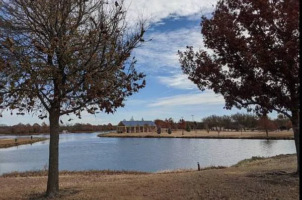 Edwards Dr — Photo 16