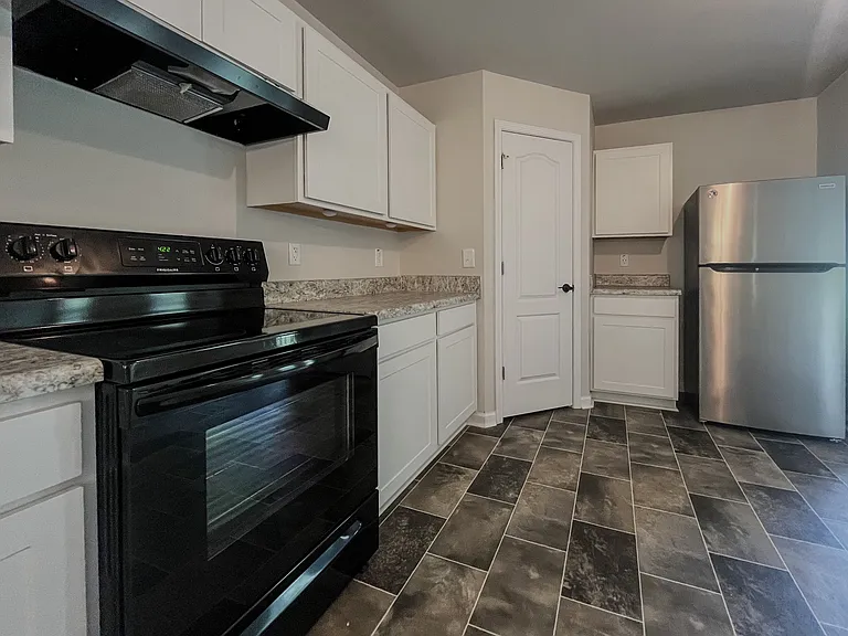 110 Teagarden Ct — Photo 6