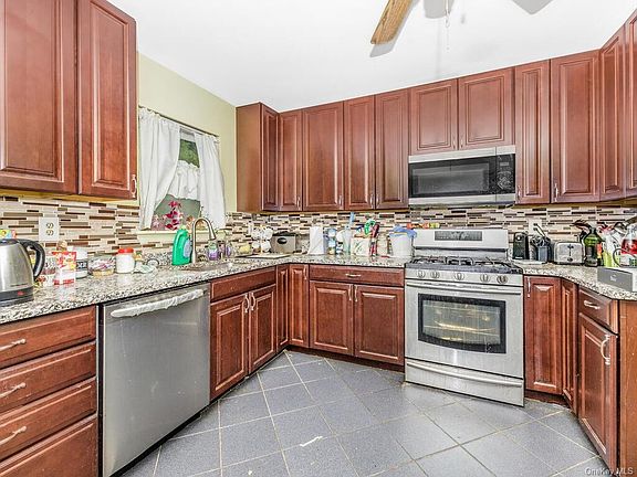 4th image of 120 Heather Cir