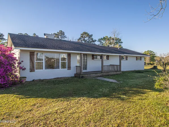 1093 Oil Well Rd, Wiggins, MS 39577