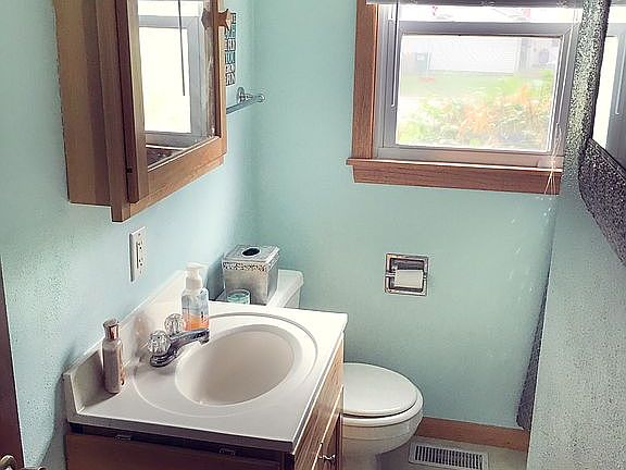 5th image of 208 Marie Ave