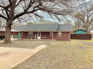 702 N Broadway St, Stigler, OK 74462