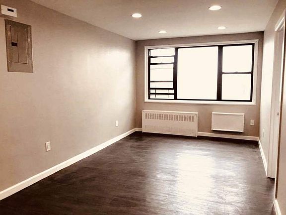 3rd image of 831 Bartholdi St APT 4E