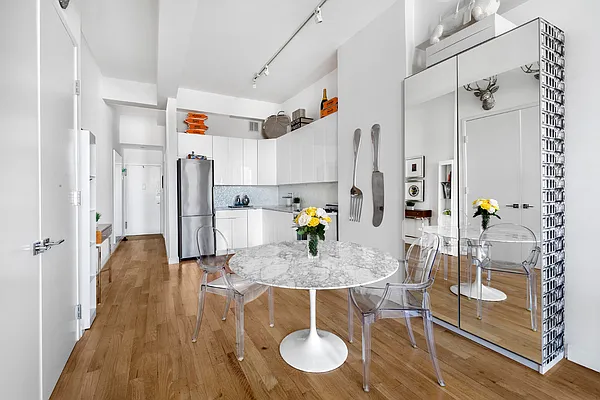 Sold by Warburg | media 2