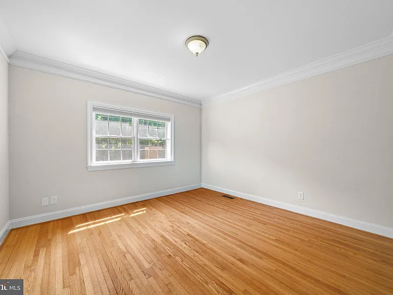 1310 Forestwood Dr — Photo 11