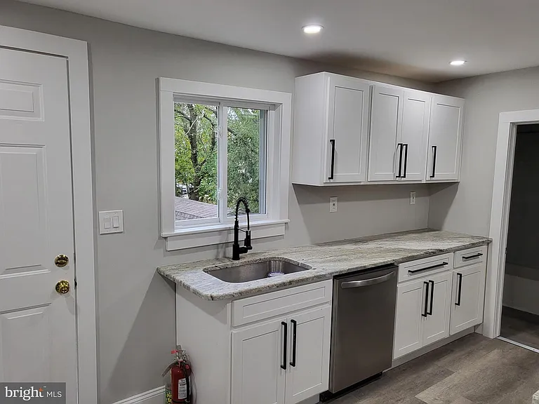 212 Warren St #3 — Photo 15