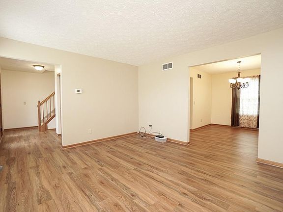 5th image of 4605 Aspen Dr