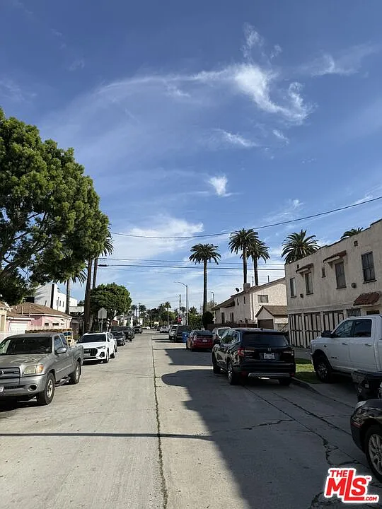 2 bed, 1.0 bath, 1200 sqft, $2,600 — Photo 3