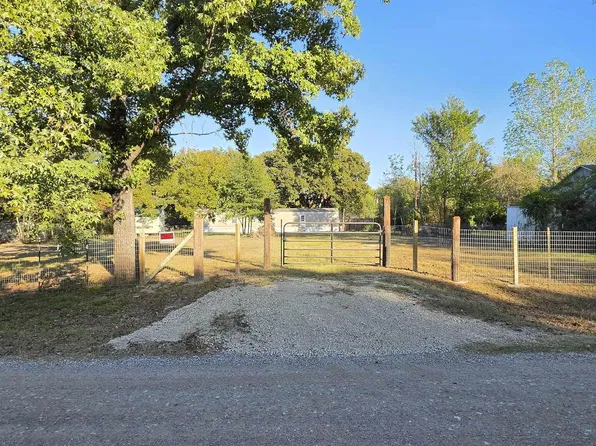 1000 Cove Dr, West Tawakoni, TX 75474