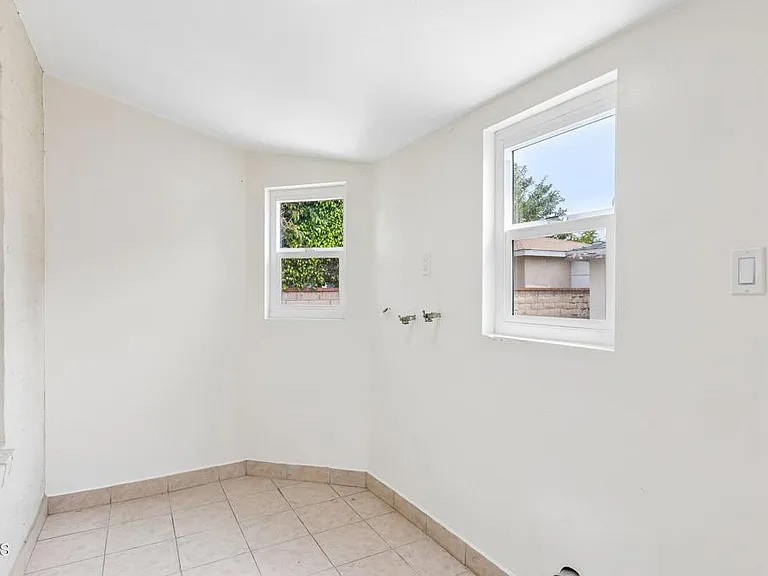 5616 N Gladys Ave — Photo 14