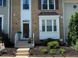 7304 Treetop Hill Ln, Springfield, VA 22152