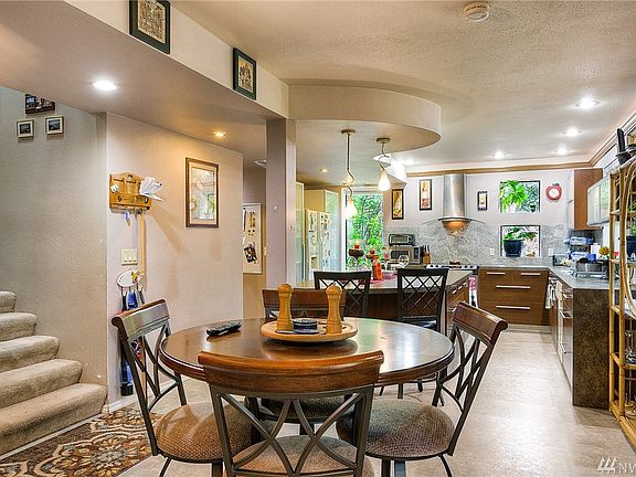 3rd image of 4107 Teakwood Ct SE