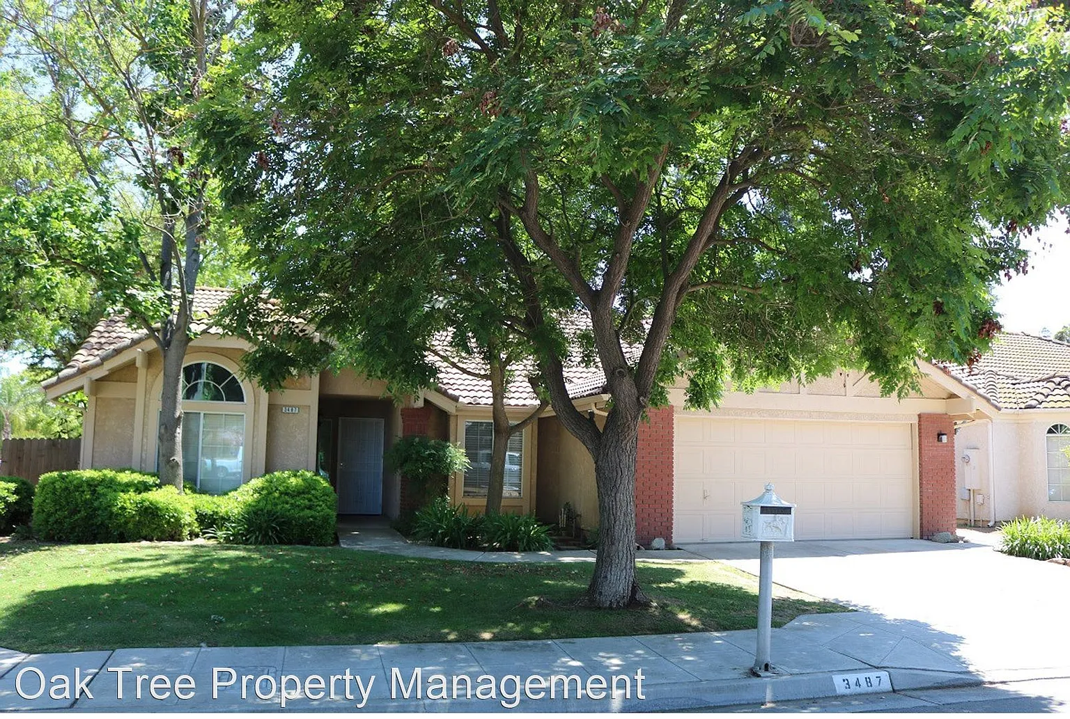 3487 W Vartikian Ave photo 1