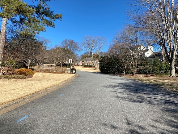 4th image of 555 Willow Knoll Dr SE