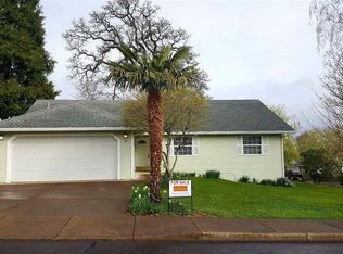 11 Denmark Loop, Silverton, OR 97381