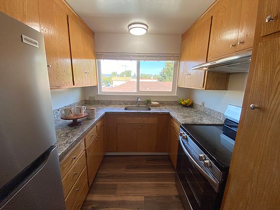 5th image of 427 Juana Ave APT B