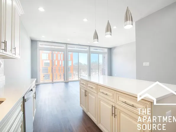 1335 W Taylor St, Chicago, IL 60607