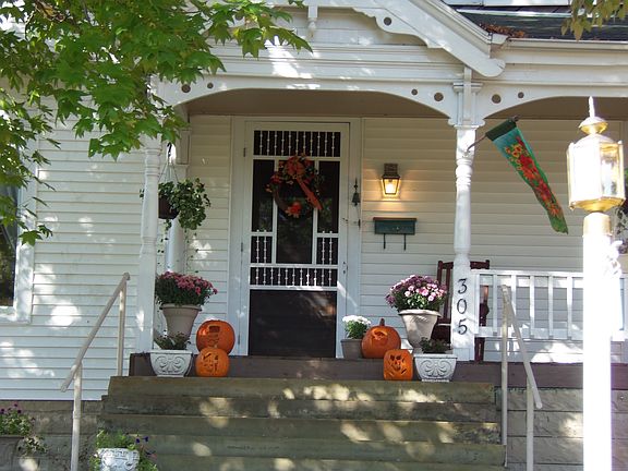 3rd image of 305 Holt Ave