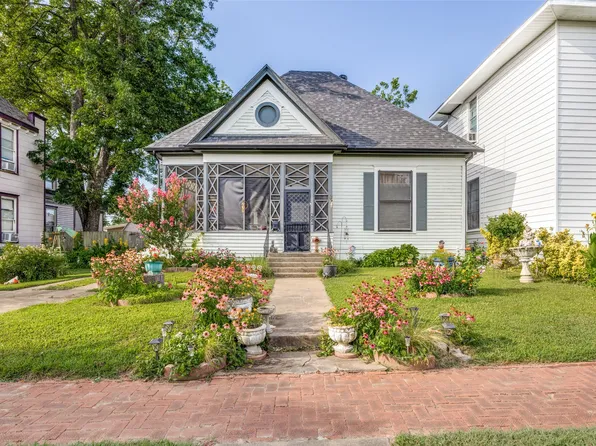 626 W Chestnut St, Denison, TX 75020