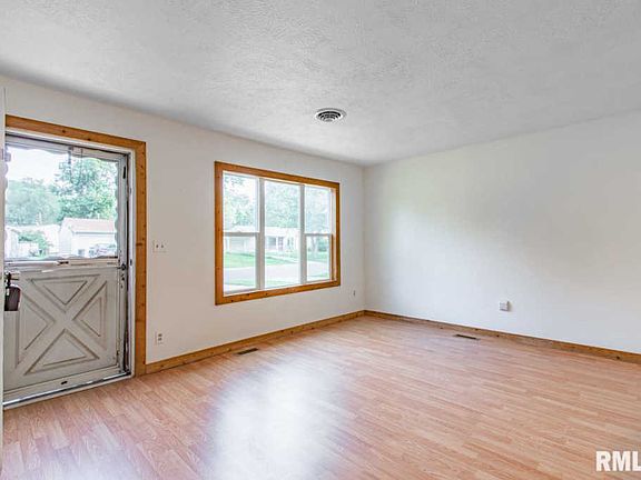 5th image of 9 Hialeah Dr