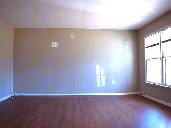 4th image of 2270 Greenfield Dr