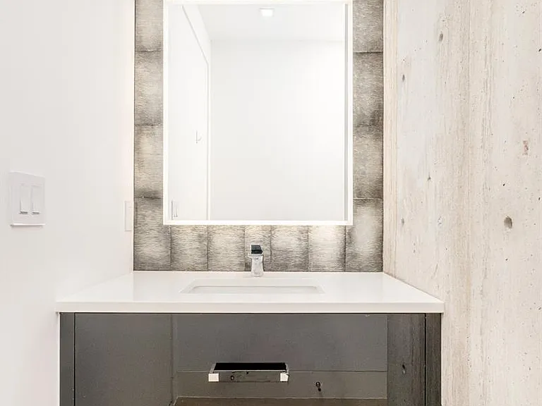 121 S Dexter St — Photo 40