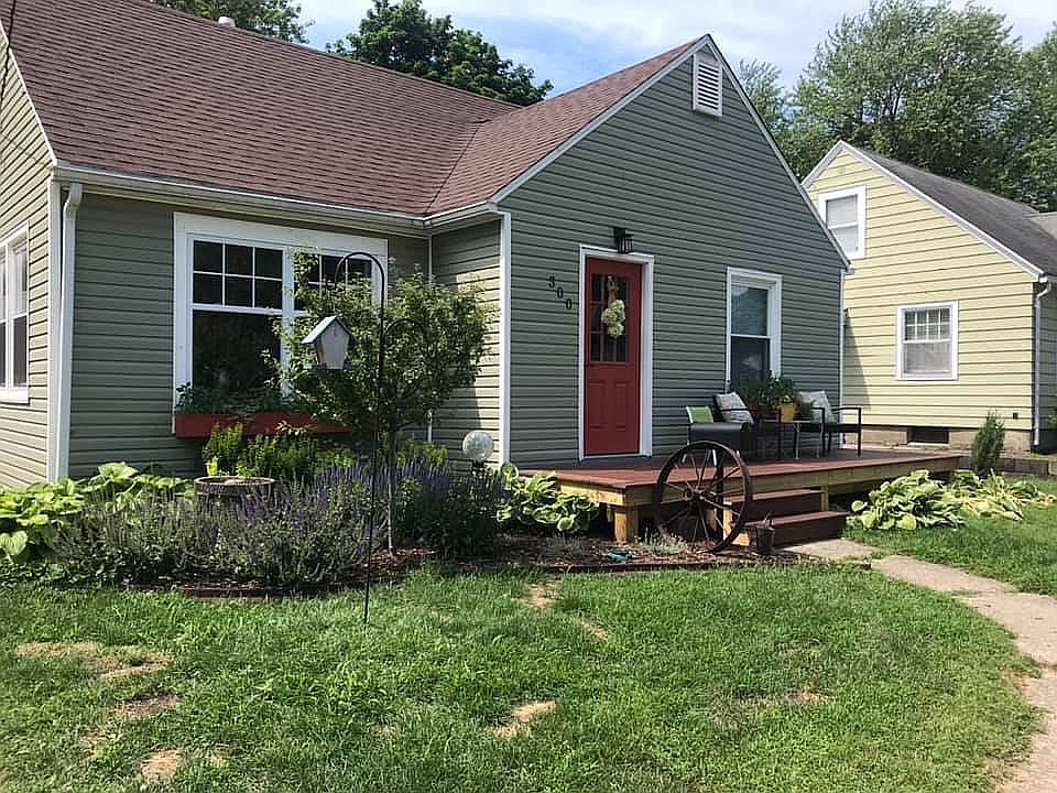 1st image of 300 Lemyra St SE