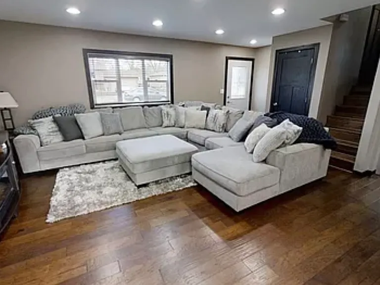 4516 S Highland Ave — Photo 3