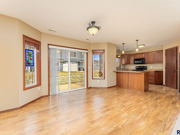 4th image of 1213 N Pekin Pl
